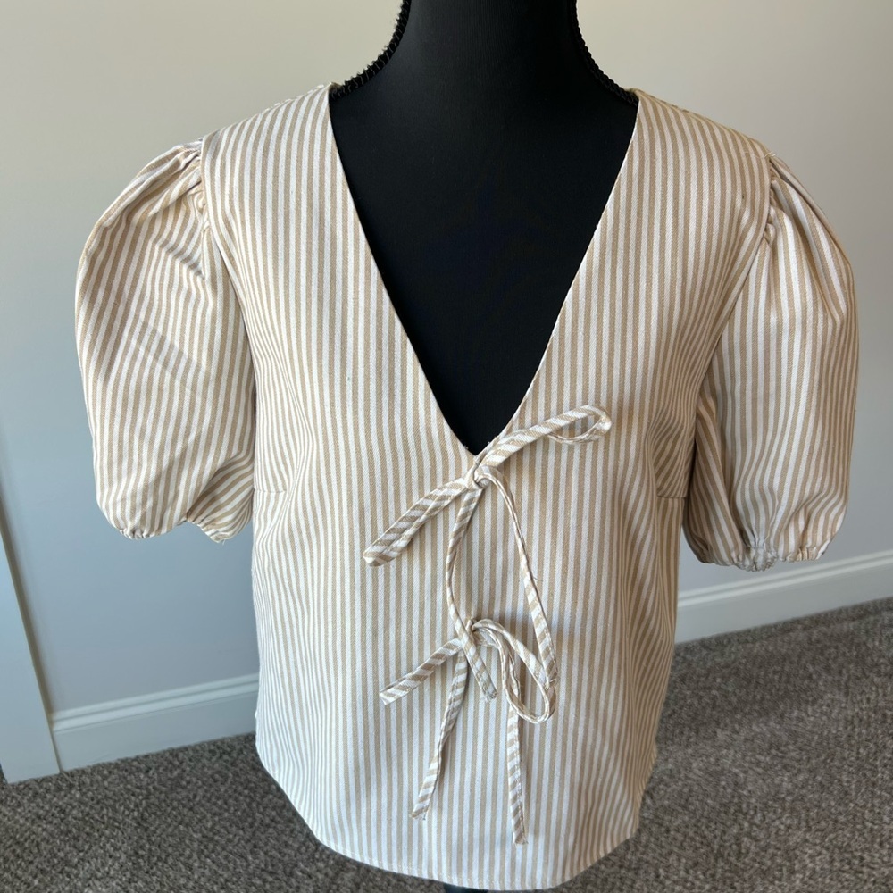 NWT TCEC Boutique Striped V-Neck Puff Sleeve Top with Bows Size L